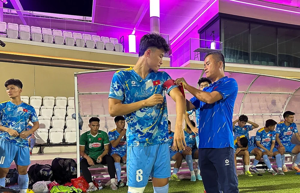 Tin nóng bóng đá Việt Nam hôm nay 13/10: Bùi Tiến Dũng vắng mặt ở trận gặp Nepal; U23 Việt Nam tái đấu U23 Qatar - Ảnh 2.