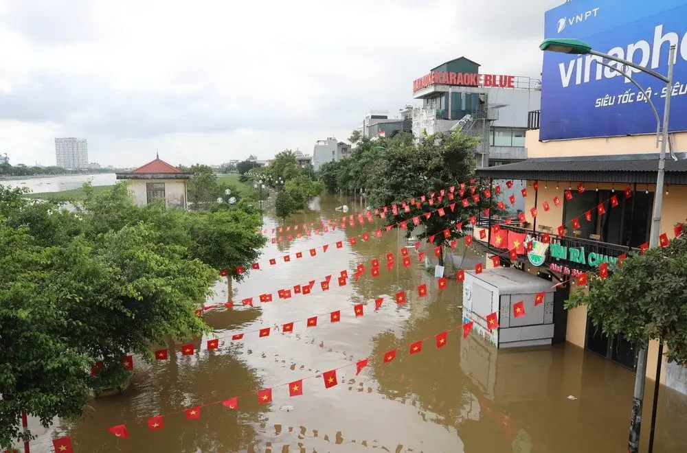 Bão số 10: Nước sông Đáy dâng cao, ảnh hưởng đến đời sống người dân Ninh Bình - Ảnh 1.
