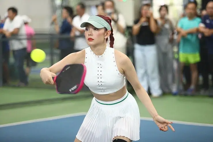 Nữ ca sĩ Việt biến niềm đam mê pickleball thành mô hình kinh doanh gia đình thành công - Ảnh 1.