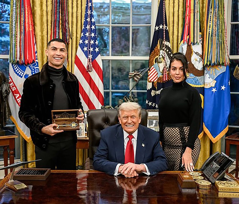 Tiết lộ món quà Ronaldo nhận từ Tổng thống Donald Trump - Ảnh 1. Tiết lộ món quà Ronaldo nhận từ Tổng thống Donald Trump - Ảnh 1.