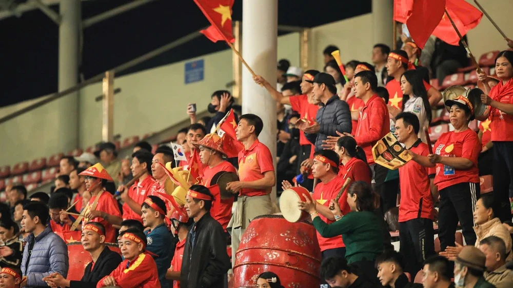 Chiến thắng áp đảo, U17 Việt Nam xây chắc ngôi đầu bảng - Ảnh 1.