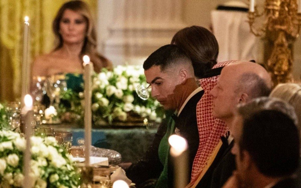 Donald Trump: 'Con trai tôi là fan cuồng của Ronaldo' - Ảnh 1. Donald Trump: 'Con trai tôi là fan cuồng của Ronaldo' - Ảnh 1.