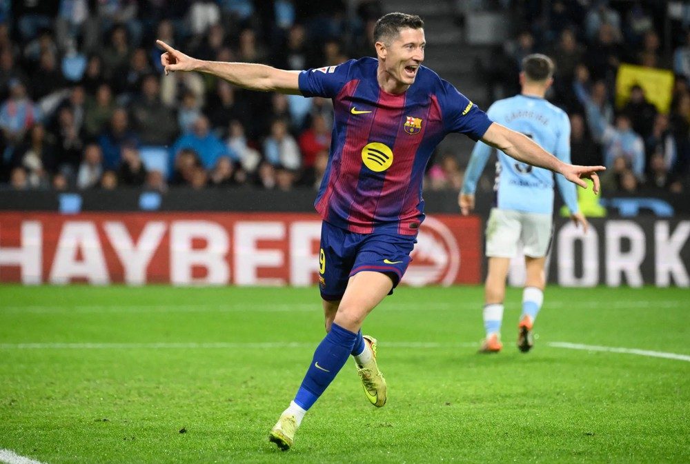 Lewandowski: Cánh chim không mỏi của Barca - Ảnh 1.
