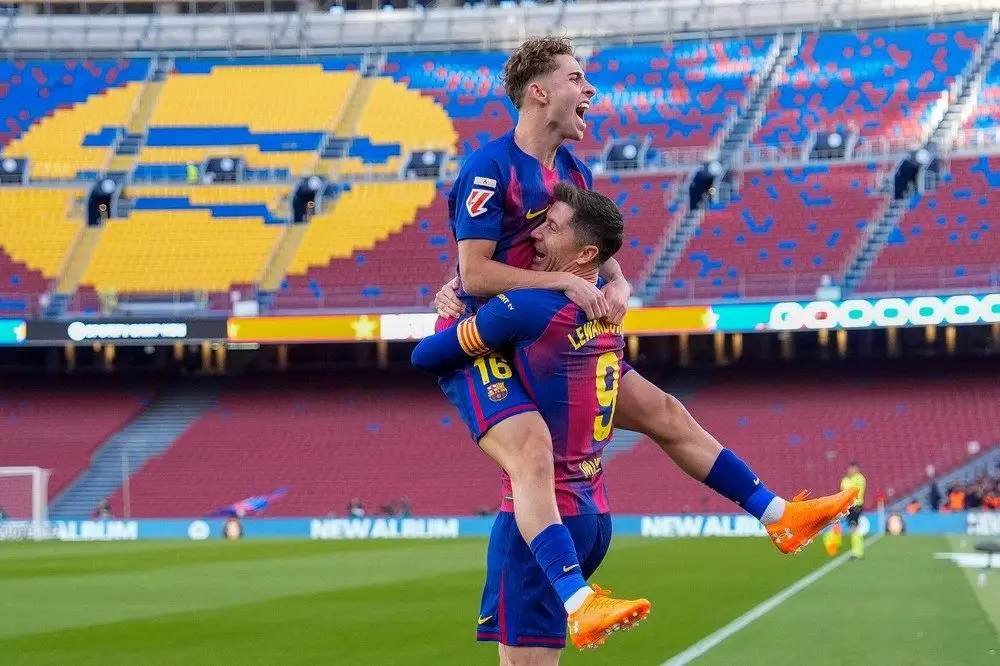 Barcelona trở về Camp Nou: Barca lợi hại của Flick đã trở lại - Ảnh 1.