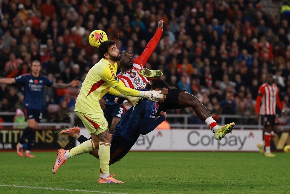 Arsenal không phải bất khả chiến bại - Ảnh 1.