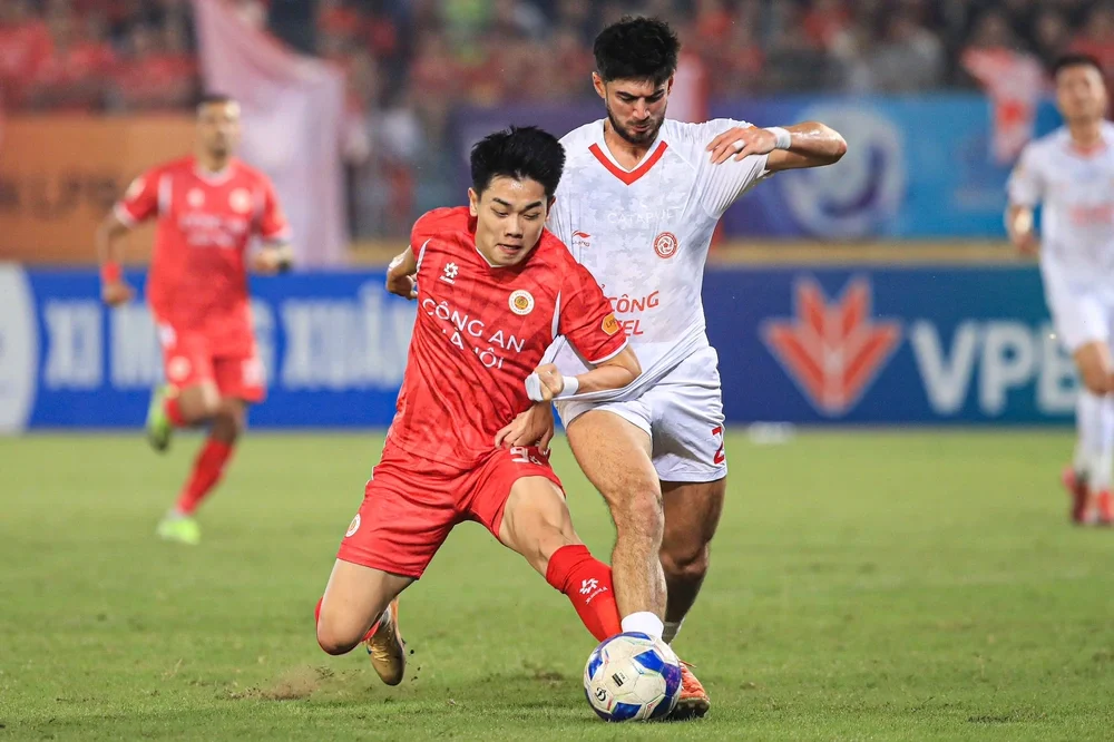 Tin nóng bóng đá Việt hôm nay 24/11: CAHN ‘nhả quân’ cho đội U22 Việt Nam; CLB Ninh Bình chia tay năm 2025 với kỷ lục bất bại - Ảnh 1.