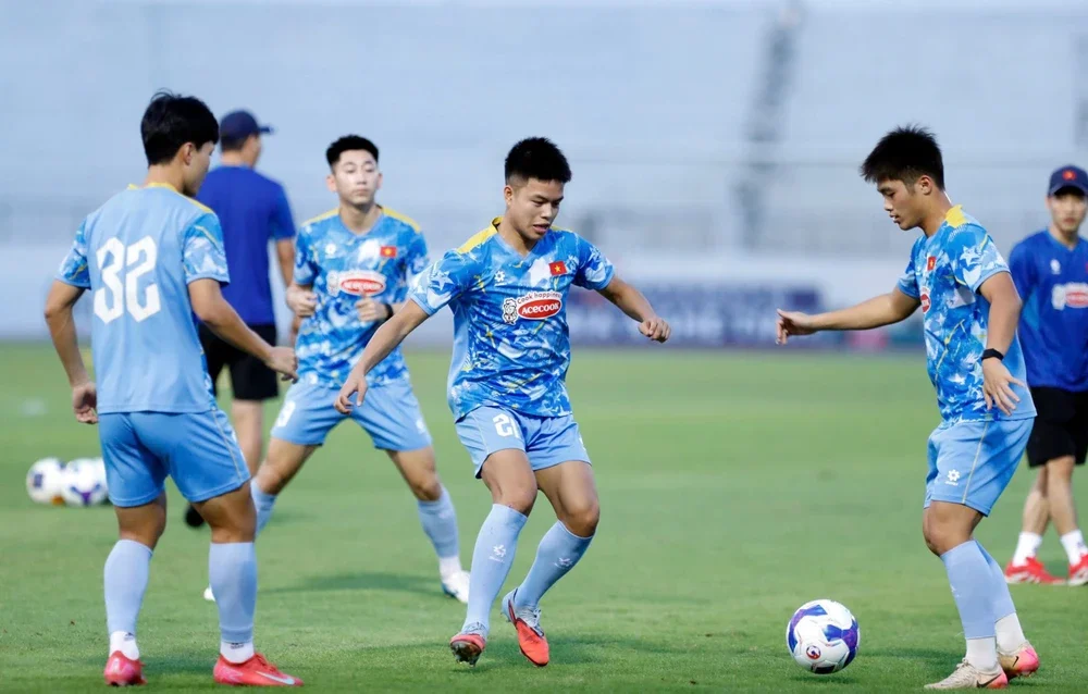 HLV Kim Sang Sik chốt danh sách, U22 Việt Nam chỉ có một Việt kiều dự SEA Games 33 - Ảnh 1.