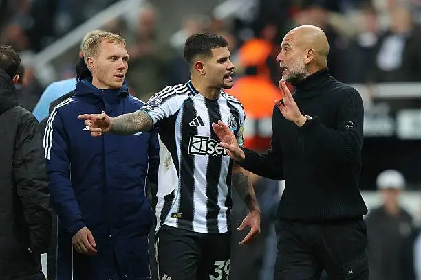 Guardiola tranh luận với Bruno Guimaraes của Newcastle