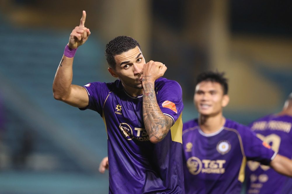 Hoàng Hên truyền cảm hứng, đừng vôi gạch tên thầy trò HLV Harry Kewell ở cuộc đua vô địch - Ảnh 1. Hoàng Hên truyền cảm hứng, đừng vôi gạch tên thầy trò HLV Harry Kewell ở cuộc đua vô địch - Ảnh 1.