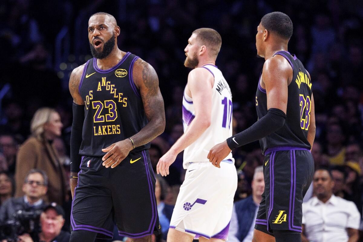 lakers-jazz-lebron-james-tro-lai-luka-doncic-austin-reaves-5-2