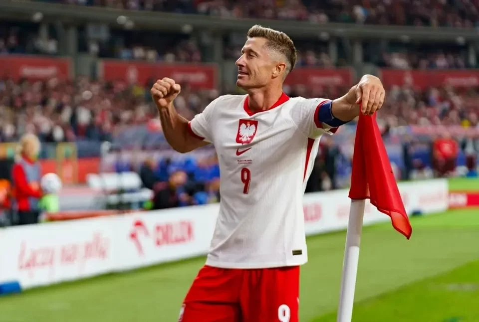 Lewandowski tiến sát cột mốc 900 bàn thắng và kiến tạo Lewandowski tiến sát cột mốc 900 bàn thắng và kiến tạo