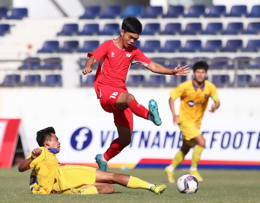 HLV Kim Sang Sik gia cố hàng công U22 Việt Nam do vắng Văn Trường - Ảnh 1.