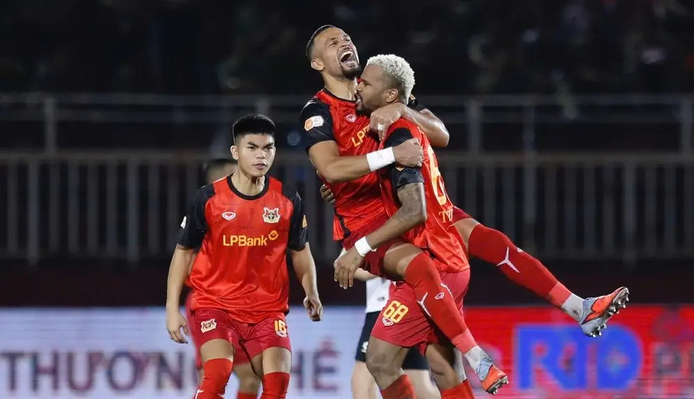 Vòng 11 LPBank V-League 2025/26: Ninh Bình ngược dòng không tưởng, khốc liệt đua trụ hạng - Ảnh 1.
