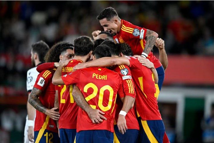 sapin-17632433436931057438902-1 Vắng Lamine Yamal, Tây Ban Nha vẫn đặt một chân đến World Cup 2026 - Ảnh 1.