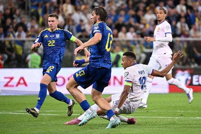 Siêu máy tính dự đoán Pháp vs Ukraine, 2h45 ngày 14/11