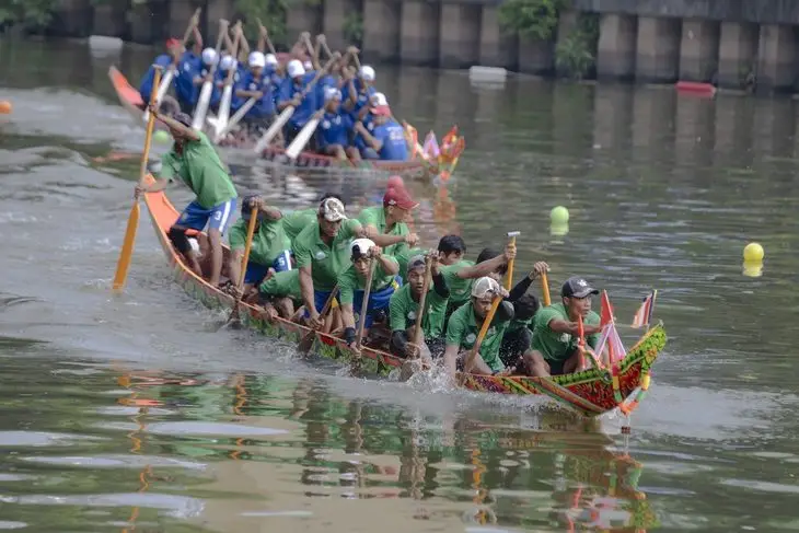 Đua ghe ngo, ẩm thực Khmer và du lịch bằng thuyền trên kênh Nhiêu Lộc - Ảnh 1.