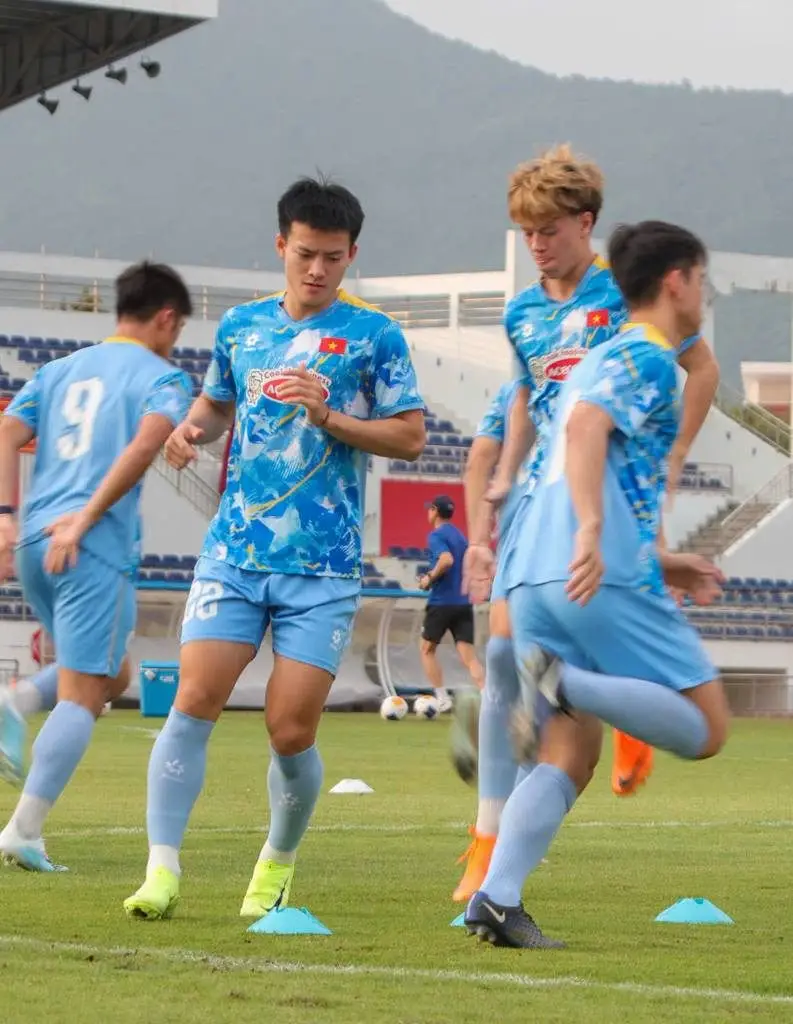 Tin nóng bóng đá Việt hôm nay 26/11: U22 Việt Nam sẽ phải đổi sân đá SEA Games 33; CLB CAHN mất tiền đạo chủ lực tại AFC Champions League Two - Ảnh 1.