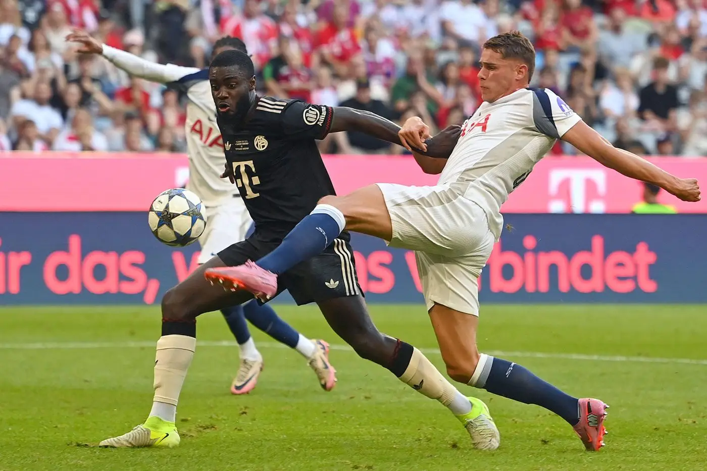 MU quyết tâm chiêu mộ trung vệ Dayot Upamecano