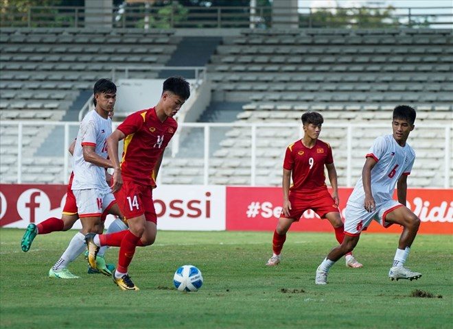 Văn Trường (số 14) là nhân tố quan trọng của U22 Việt Nam. Ảnh: VFF
