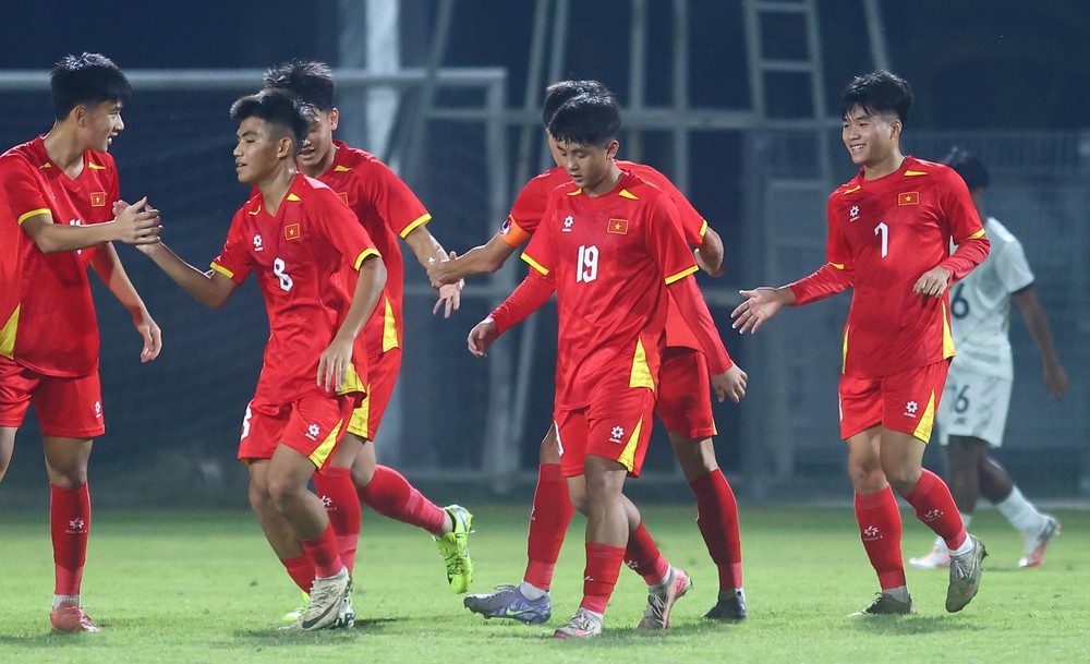 Ghi 20 bàn ở giải châu Á, tuyển trẻ Việt Nam được AFC khen ngợi - Ảnh 1. Ghi 20 bàn ở giải châu Á, tuyển trẻ Việt Nam được AFC khen ngợi - Ảnh 1.