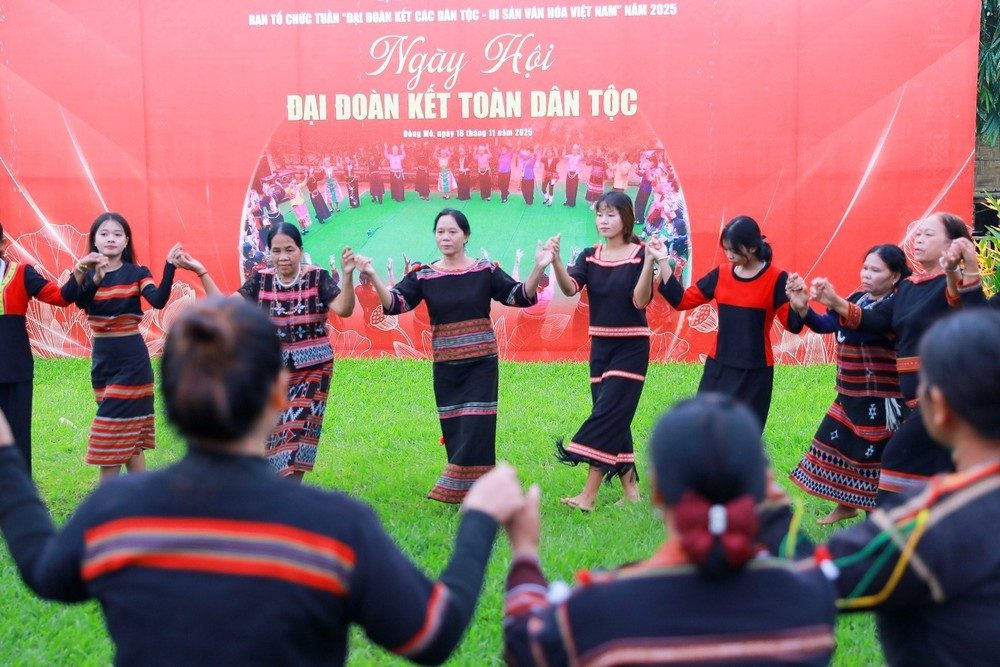 Giao lưu “Ngày hội đại đoàn kết các dân tộc” - Ảnh 2. Giao lưu “Ngày hội đại đoàn kết các dân tộc” - Ảnh 2.