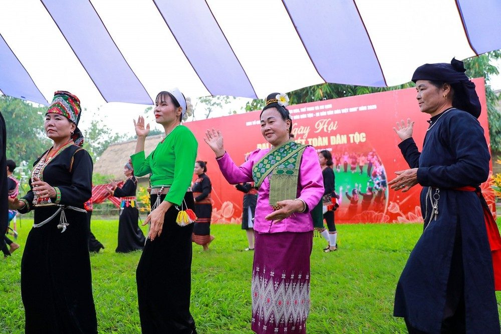 Giao lưu “Ngày hội đại đoàn kết các dân tộc” - Ảnh 6. Giao lưu “Ngày hội đại đoàn kết các dân tộc” - Ảnh 6.