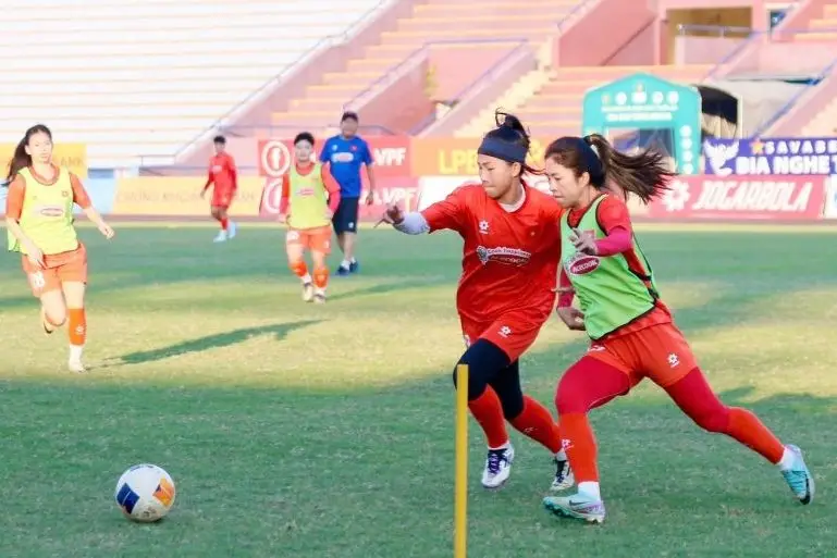 dT nu Viet Nam dang co mat o Phu Tho