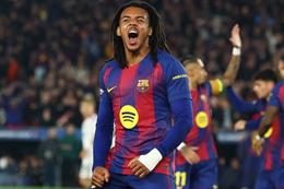 Jules Kounde đi vào lịch sử Barca sau cú đúp trước Frankfurt