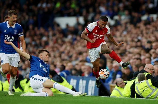 Jamie Carragher va Ian Wright du doan ket qua tran Everton vs Arsenal.