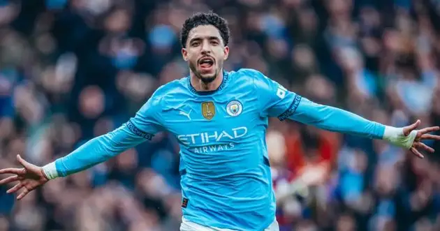 Omar Marmoush tiet lo khoanh khac duoc Man City quan tam.