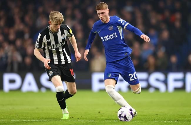 Chelsea sap lam khach tren san cua Newcastle.