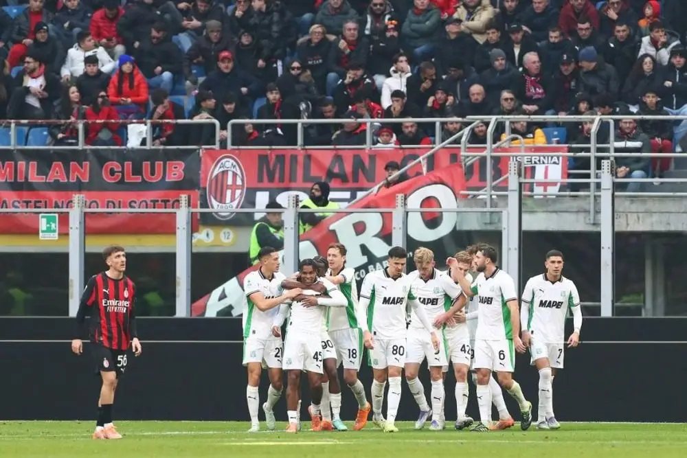 AC Milan tiếp tục mất điểm trước các đội mới lên hạng mùa này - Ảnh 1.