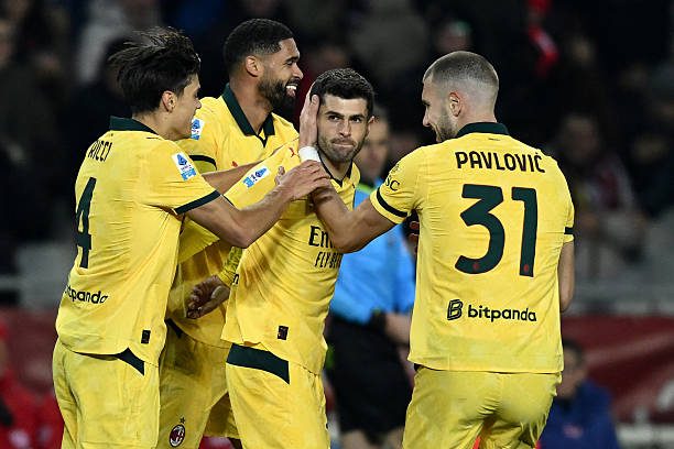 AC Milan ngược dòng đánh bại Torino 3-2 ngay trên sân khách ở vòng 14 Serie A