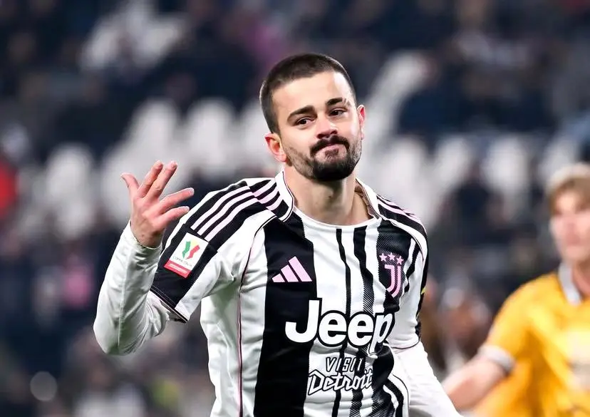 Juventus: Chào 2026 với “cặp kính 3D” của Zhegrova - Ảnh 1.