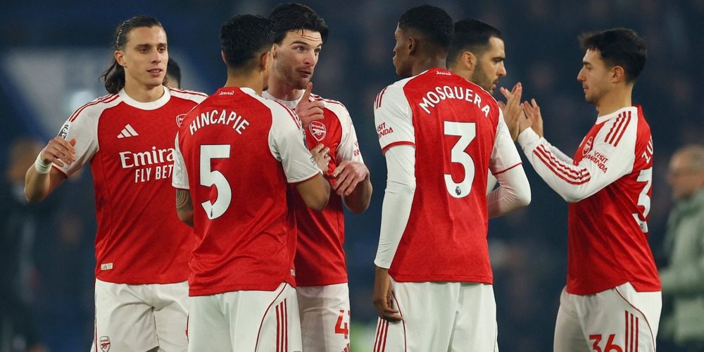 Cuộc đua vô địch Ngoại hạng Anh: Con tàu Arsenal vẫn đang đi đúng hướng - Ảnh 1. Cuộc đua vô địch Ngoại hạng Anh: Con tàu Arsenal vẫn đang đi đúng hướng - Ảnh 1.