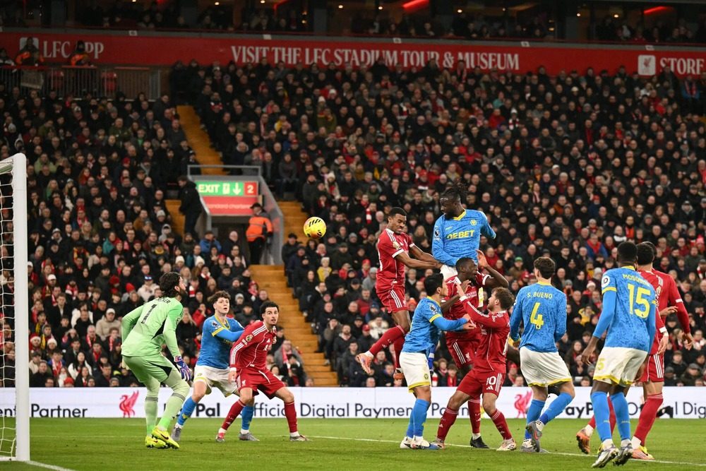 00h30 ngày 2/1, sân Anfield, Liverpool – Leeds: Liverpool đang chết vì… bóng chết - Ảnh 1.