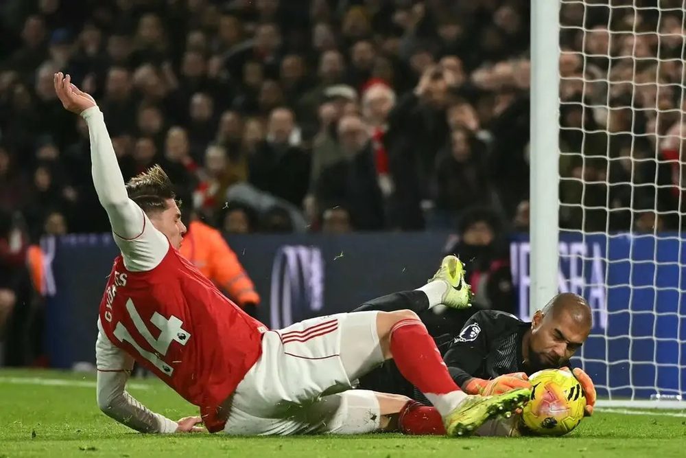 02h30 ngày 04/12, sân Emirate, Arsenal - Brentford: Merino hay Gyokeres sẽ đá trung phong? - Ảnh 1. 02h30 ngày 04/12, sân Emirate, Arsenal - Brentford: Merino hay Gyokeres sẽ đá trung phong? - Ảnh 1.