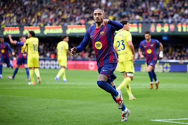 Pha lập công của Raphinha giúp Barca đánh bại chủ nhà Villarreal 1-0 ở vòng 18 La Liga.