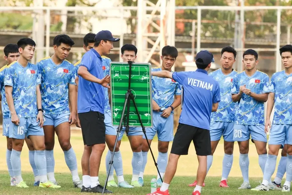 Tin nóng bóng đá Việt hôm nay 18/12: U22 Việt Nam tự tin đánh bại U22 Thái Lan; Đội tuyển nữ Việt Nam được thưởng 400 triệu cho HCB - Ảnh 1.