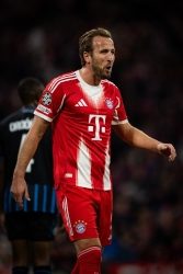 ghi-ban-lien-tiep-harry-kane-pha-ky-luc-cua-ronaldo-20251023172331-1