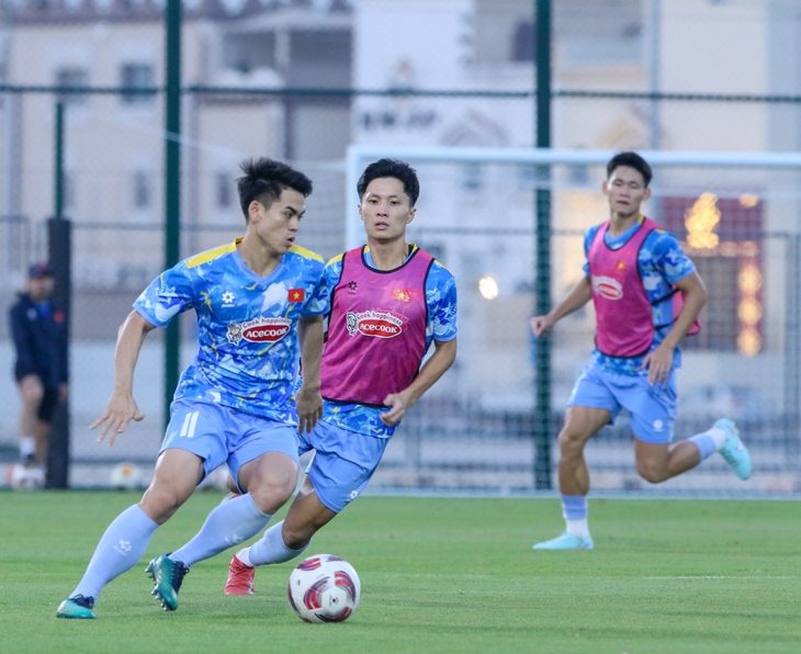 khuat-vang-khang-tap-luyen-tai-qatar-1766970625330412350244-1 U23 Việt Nam - Ảnh 1.