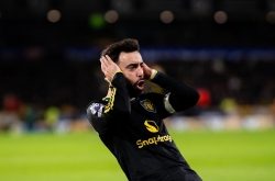 kien-tao-nhu-may-bruno-fernandes-chung-thanh-tich-voi-salah-20251209083912-1 Kiến tạo như máy, Bruno Fernandes chung thành tích với Salah