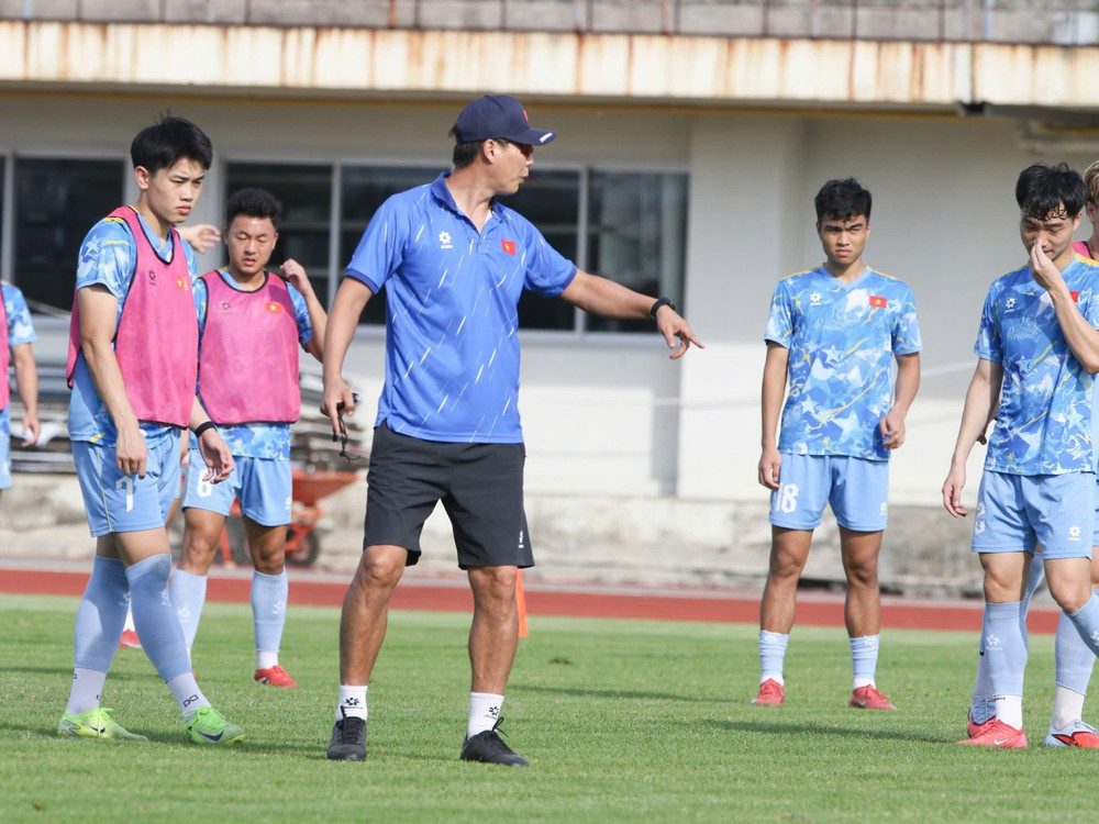 Tin nóng bóng đá Việt Nam hôm nay 14/12: U22 Việt Nam chuẩn bị tốt cho trận bán kết SEA Games 33; Công Phượng ghi bàn cho CLB Đồng Nai - Ảnh 1.