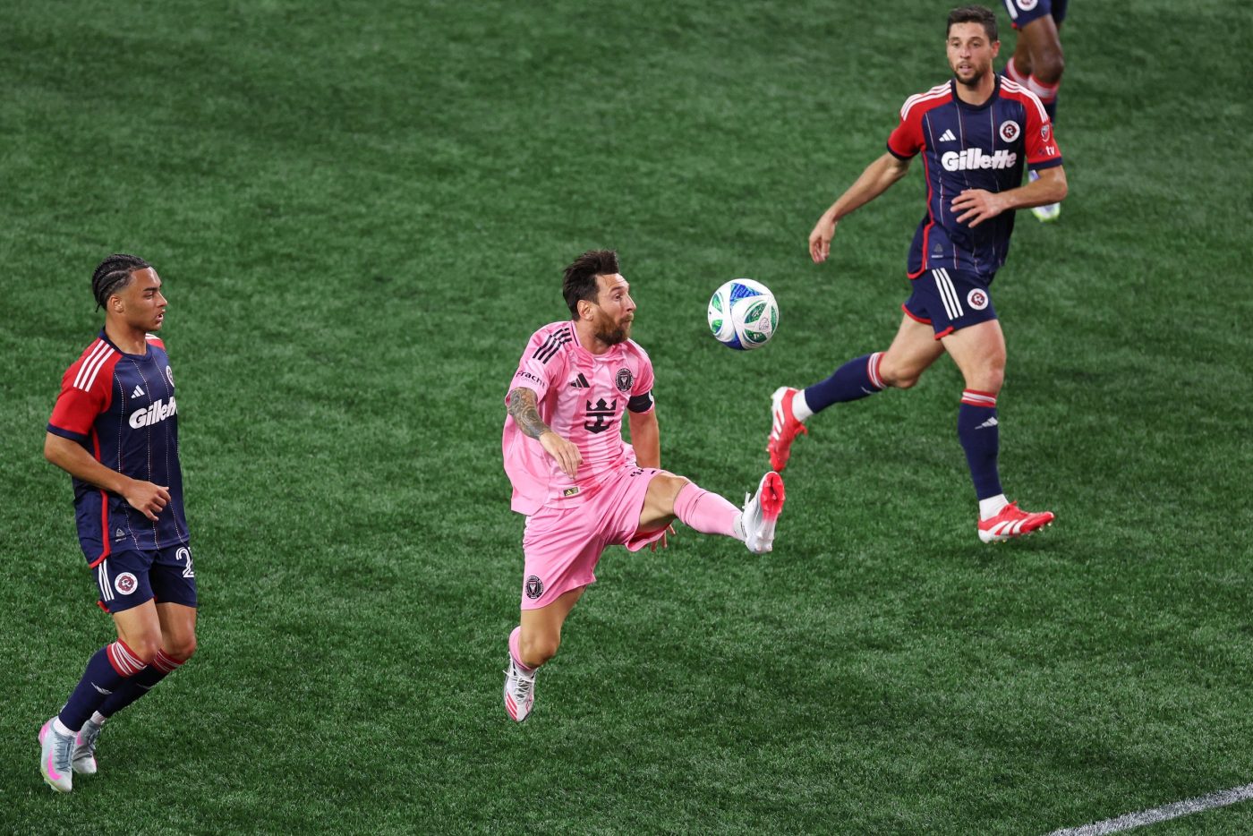 messi-thi-dau-17521990881641937911420