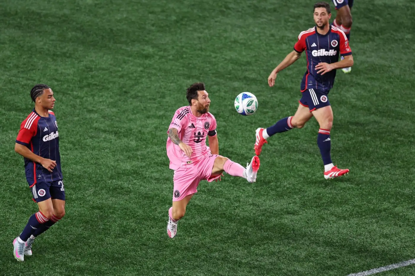 messi-thi-dau-17521990881641937911420