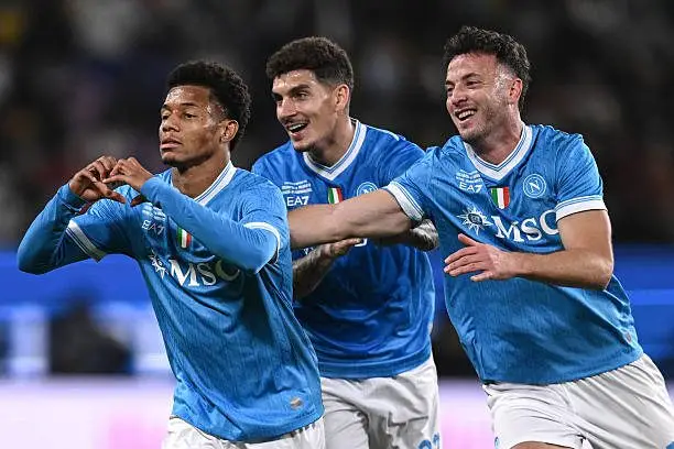Napoli đánh bại Bologna 2-0, đoạt siêu cúp Ý