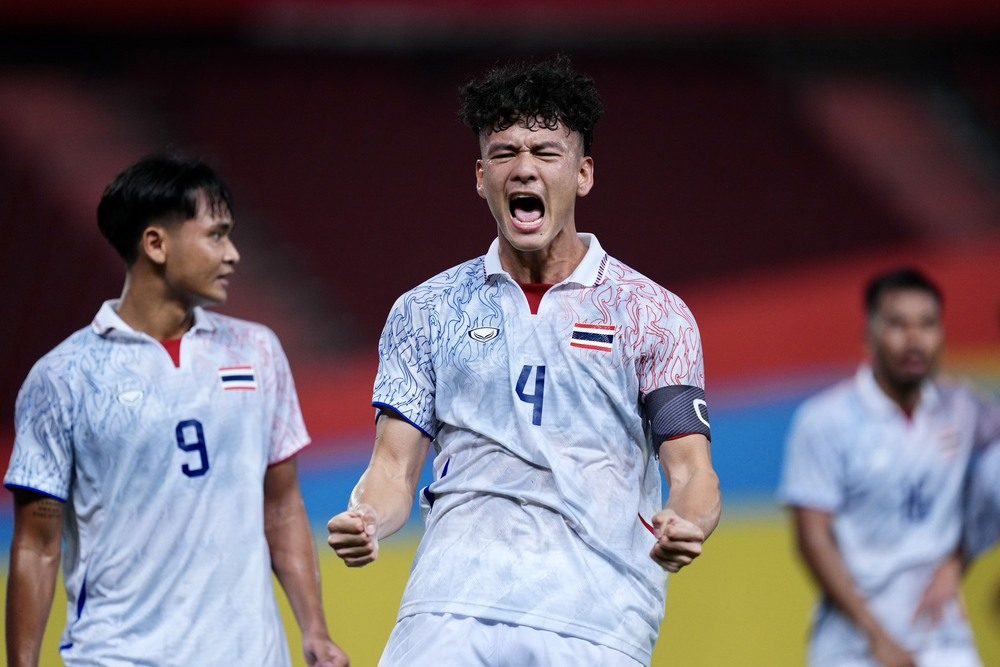 U22 Thái Lan được Madam Pang thưởng 'nóng' nhờ thắng đậm ở trận ra quân SEA Games 2025 - Ảnh 1.