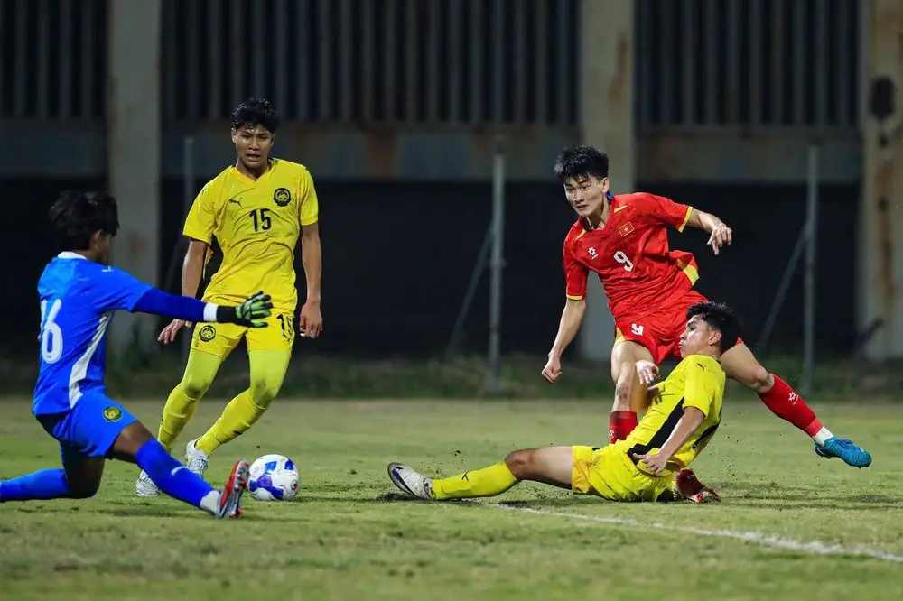 Thắng đậm U17 Malaysia, bóng đá Việt Nam lại giáng đòn mạnh vào tham vọng của Malaysia - Ảnh 1.