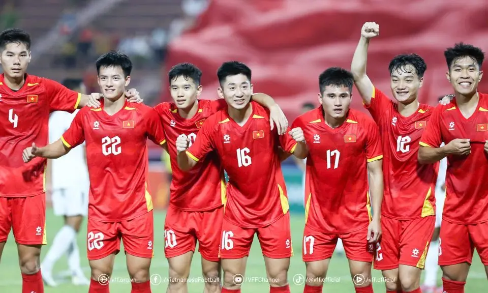 Tin nóng bóng đá Việt hôm nay 3/12: Bóng đá Việt Nam làm nên lịch sử; U22 Việt Nam quyết thắng đậm trận ra quân SEA Games 33 - Ảnh 1.