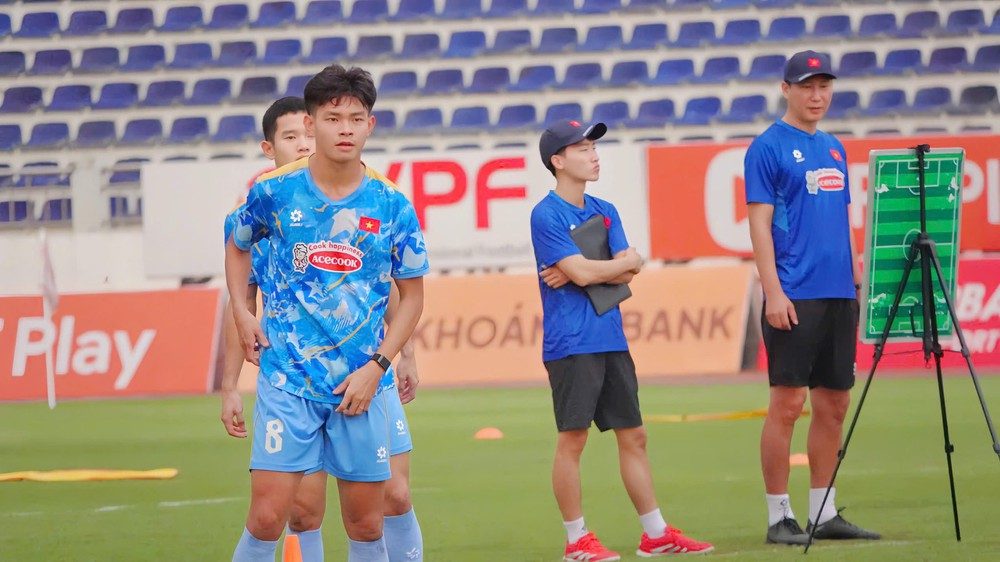 HLV Kim Sang Sik bổ sung hai nhân tố mới cho vòng chung kết U23 châu Á 2026 - Ảnh 1.